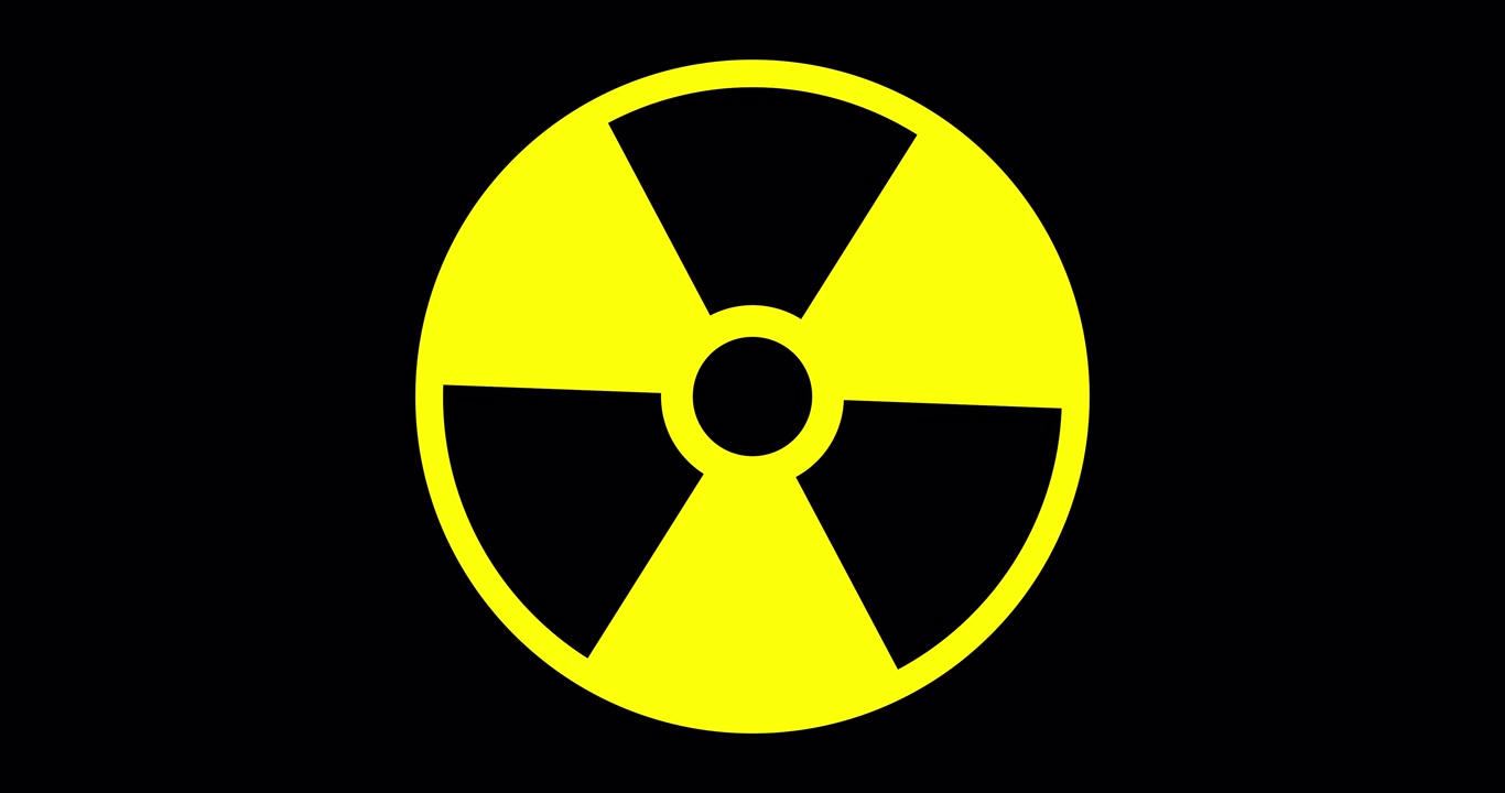 Animación 3D de un símbolo de advertencia de radiación giratorio sobre fondo transparente. El trébol negro y el diseño circular ilustran el peligro radiactivo, la seguridad nuclear, la concienciación sobre el riesgo y la señalización de advertencia