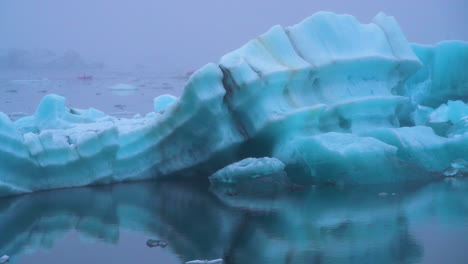 Eisberge-In-Der-Gletscherlagune-Jökulsarlon-In-Island.