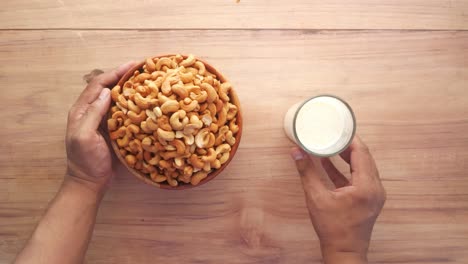 cashews and milk