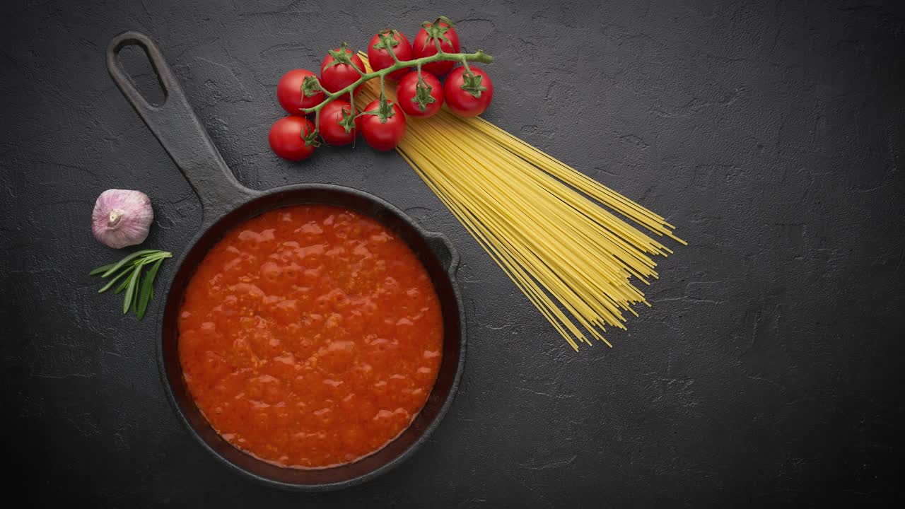 시네마그라프 루프: 파스타를 위한 뜨거운 토마토 소스, 에서 요리