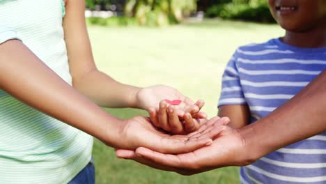 una familia que tiene un corazón