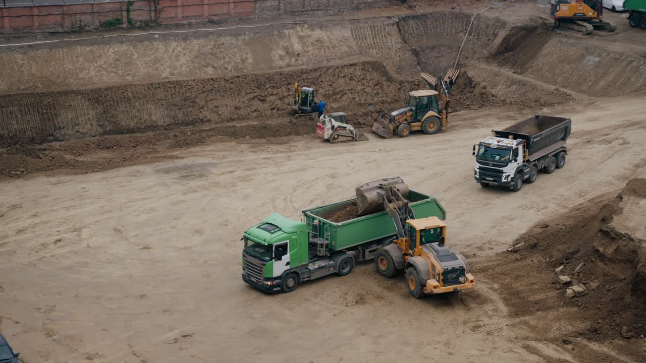 Luogo di costruzione con macchinari pesanti