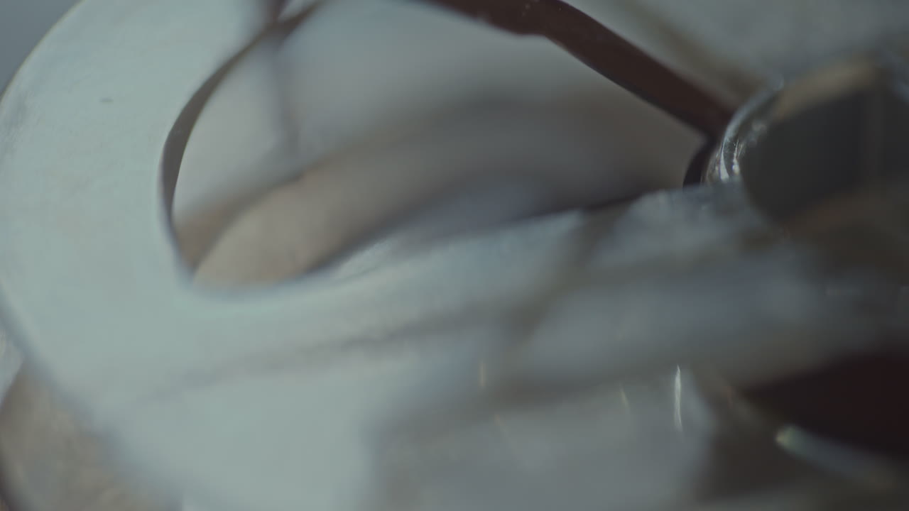 el espía escucha grabaciones discretas.