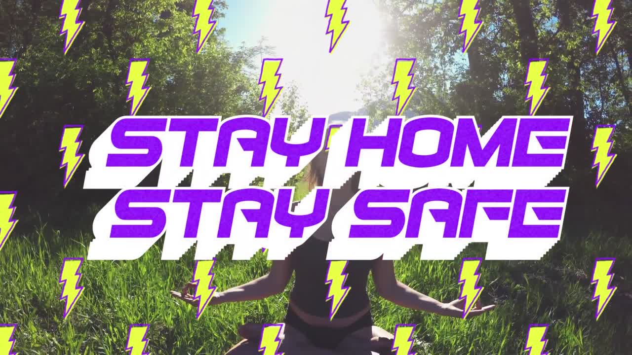 텍스트의 애니메이션 집에 머무르기 번개 아이콘과 함께 안전하게 머무르기 백인 여성 명상