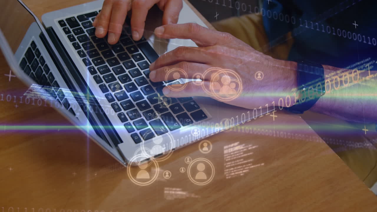 animación de iconos y código binario sobre las manos de un hombre caucásico usando una computadora portátil