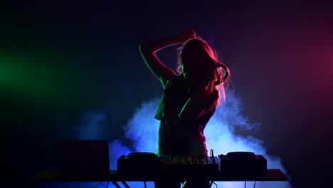 dj woman performance