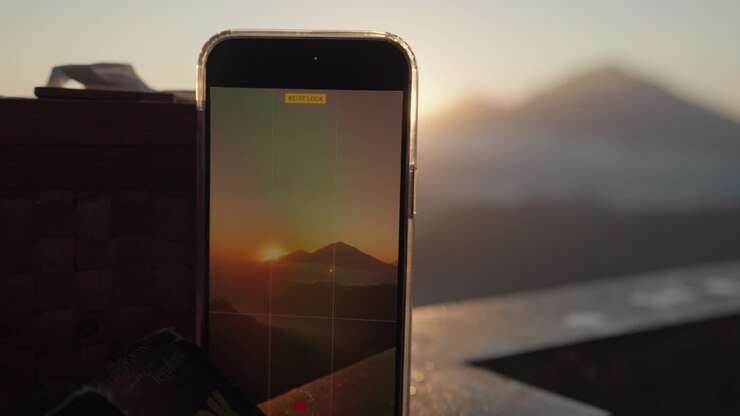 Fotografare un'alba in montagna con uno smartphone