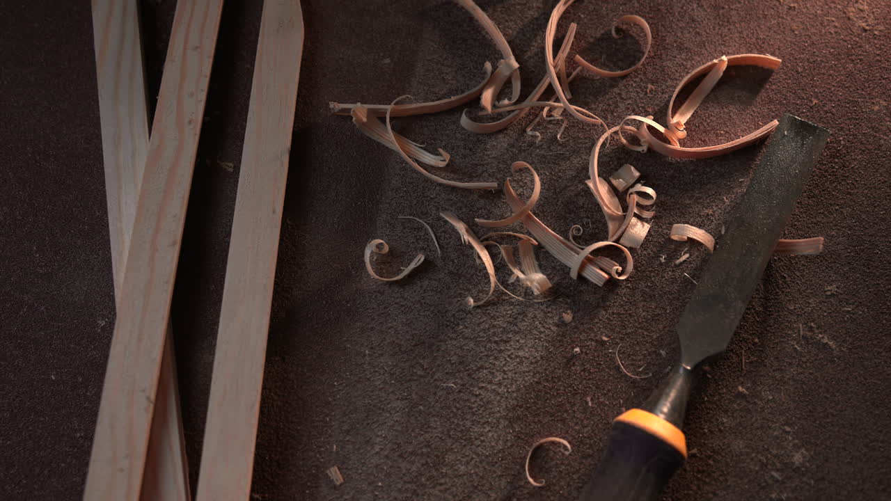 Woodworking with Chisel and Shavings