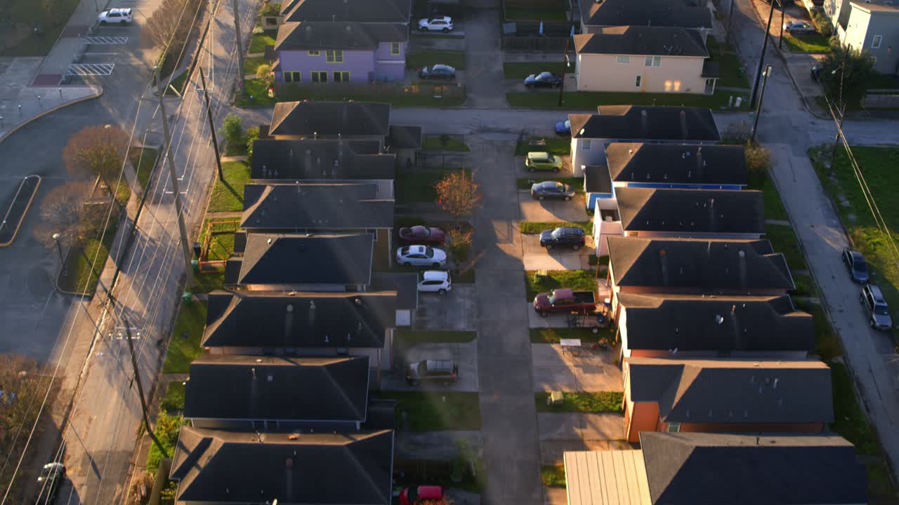 vista de aviones no tripulados de casas en el área histórica de freedmen town de houston, texas