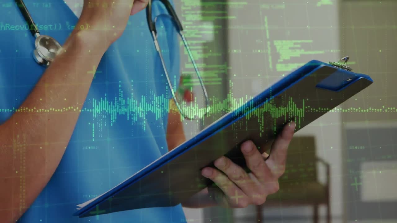 animación de ondas sonoras y codificación sobre la sección media del médico caucásico escribiendo en el informe médico