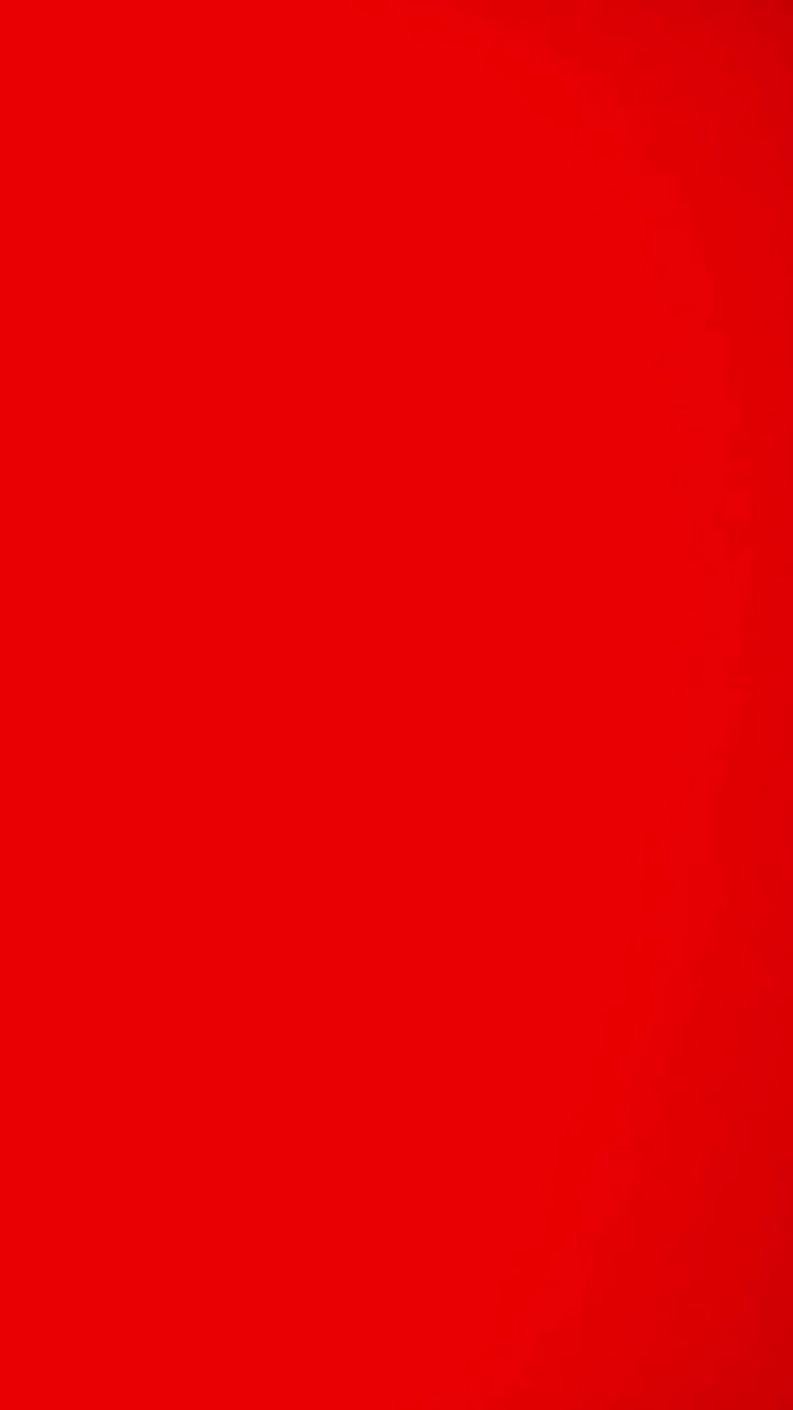 Transizione astratta con fuga di luce rossa su sfondo scuro