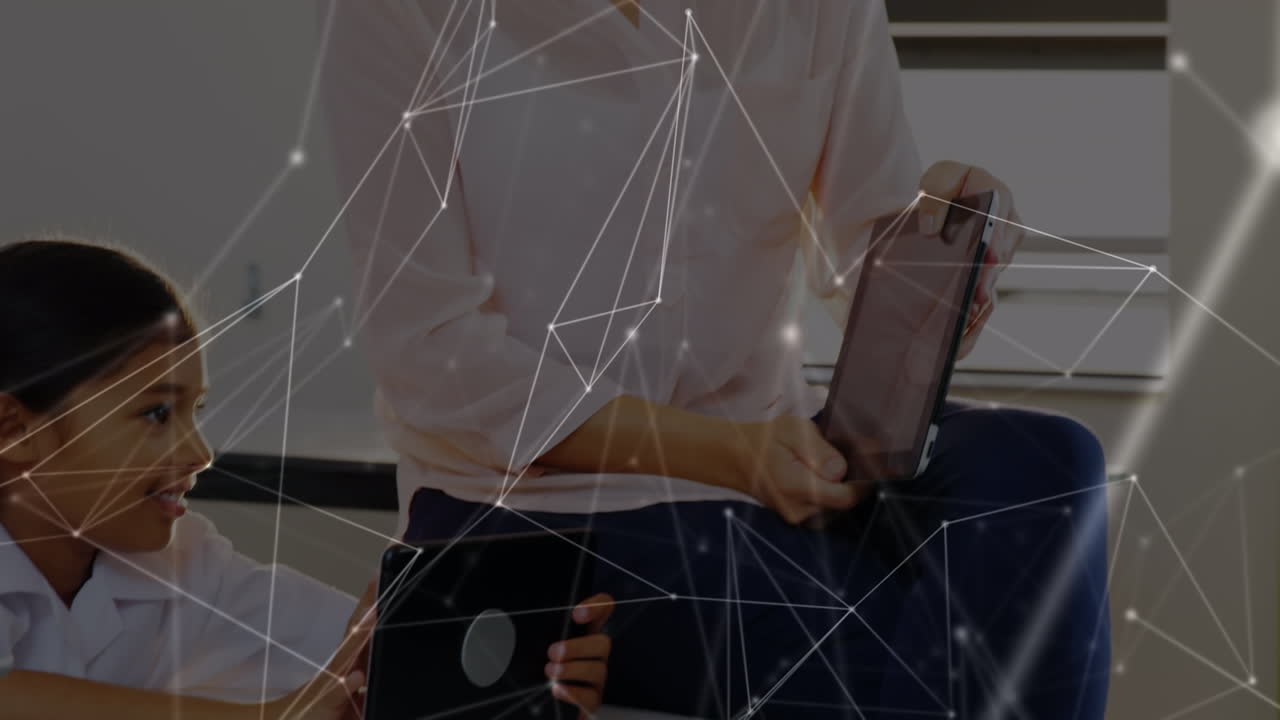 animación de datos y conexiones a través de las manos de diversos maestros y alumnos utilizando tabletas