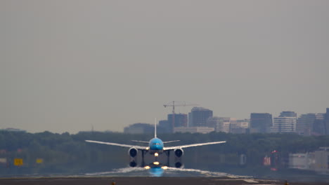 klm boeing 777 landing and takeoff