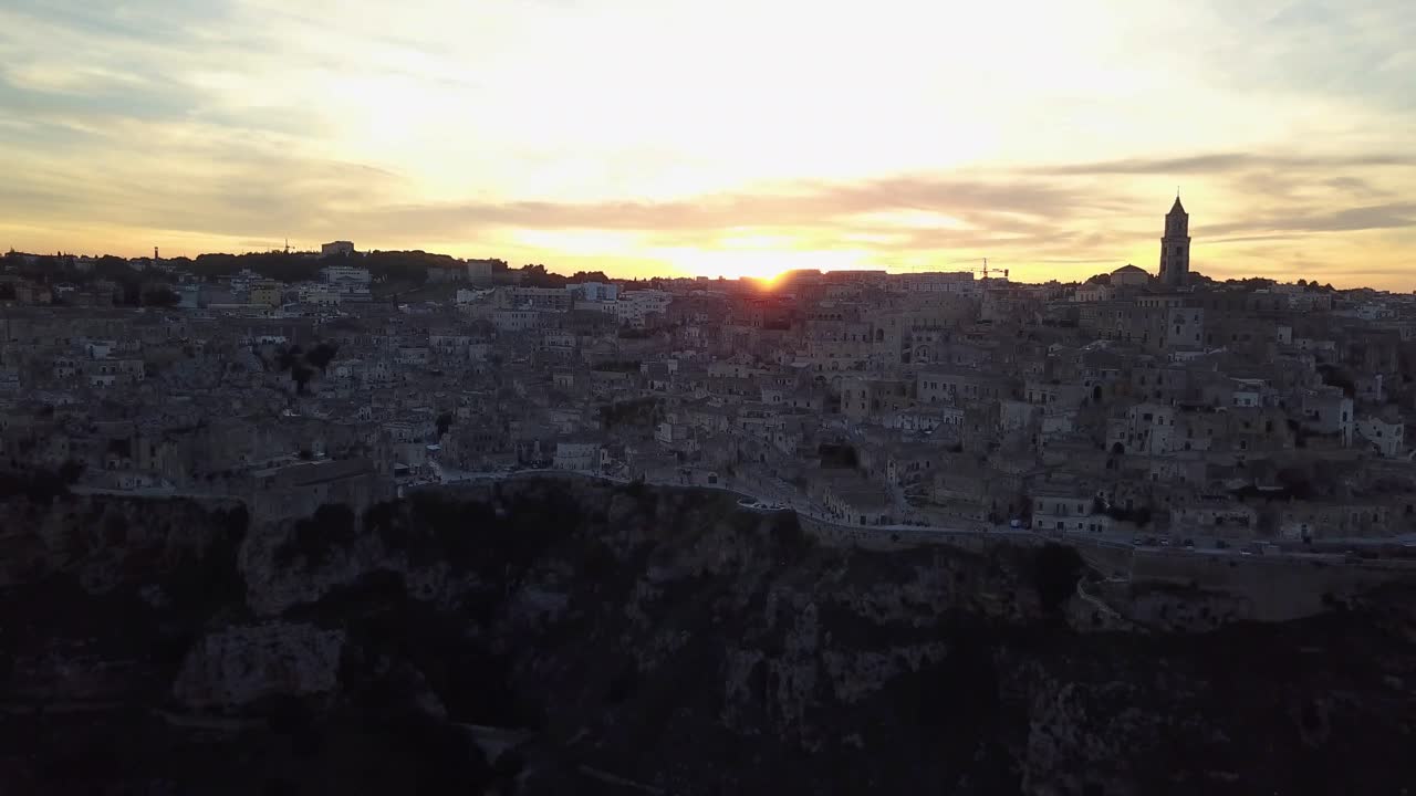 toma de drones de matera al atardecer