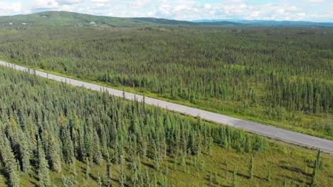 Video-De-Drones-4k-Del-Desierto-De-Tundra-De-Verano-En-El-Distrito-De-North-Star,-Fairbanks,-Alaska