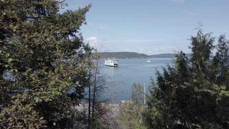 El-Ferry-De-La-Isla-Vashon-Llegando-Al-Muelle-De-Point-Defiance