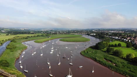 Segelboote-Verankert-Im-Fluss-Exe-In-Topsham