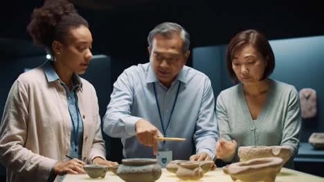 engaging discussion among experts in artifact examination: analyzing ancient pottery techniques at an educational exhibition