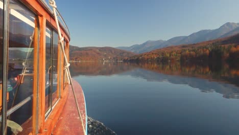 Blick-Vom-Touristenboot-Auf-Den-Bohinjer-See,-Slowenien