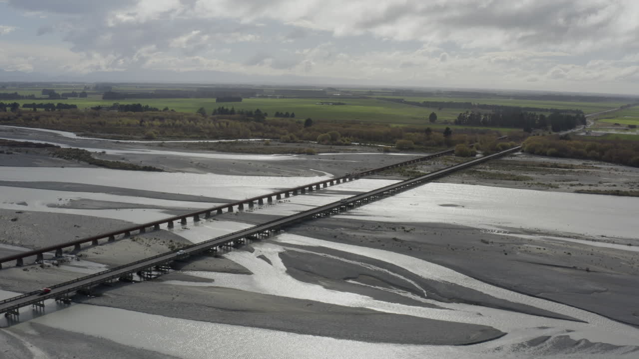 뉴질랜드 남섬에 있는 라카이아 다리의 드론 촬영