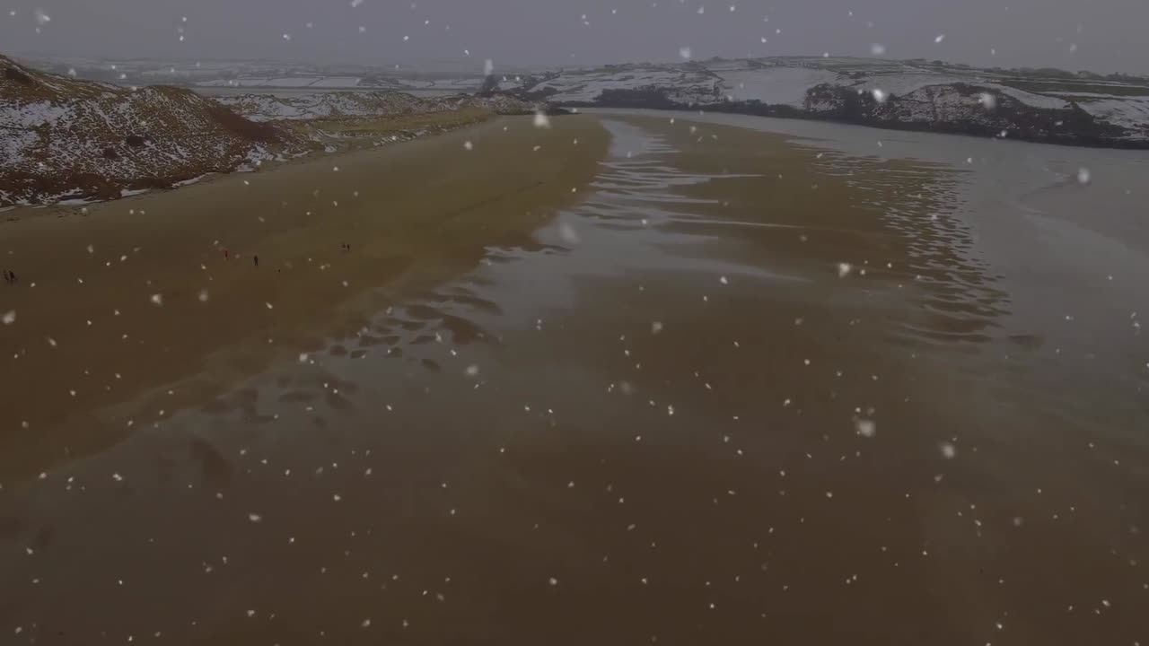 해양 풍경 위에 떨어지는 점들의 애니메이션