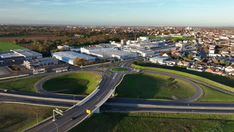 Autopista-Y-Rotonda-Cerca-Del-área-Industrial-En-Gusanos,-Alemania