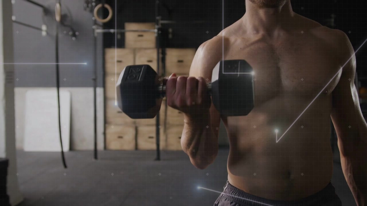 Man greppar sexkantig hantel, gör höger armcurl för styrka på gym, HUD spårar repetitioner.