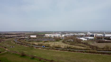 Aufsteigende-Luftdrohnenaufnahme-Des-Flusses-Stour-In-Kent,-England