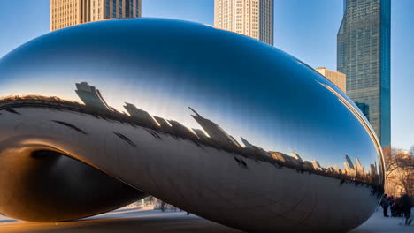 cloud gate sculpture in chicago's millennium park