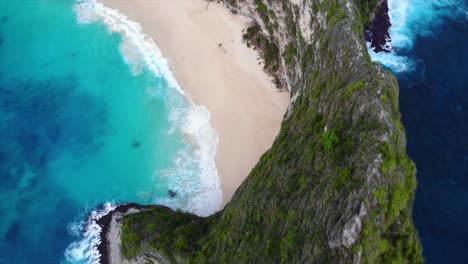 Aerial-View-of-Kelingking-Beach-Cove-on-Nusa-Penida-Island,-Famous-Bali-Tourism-Travel-Destination