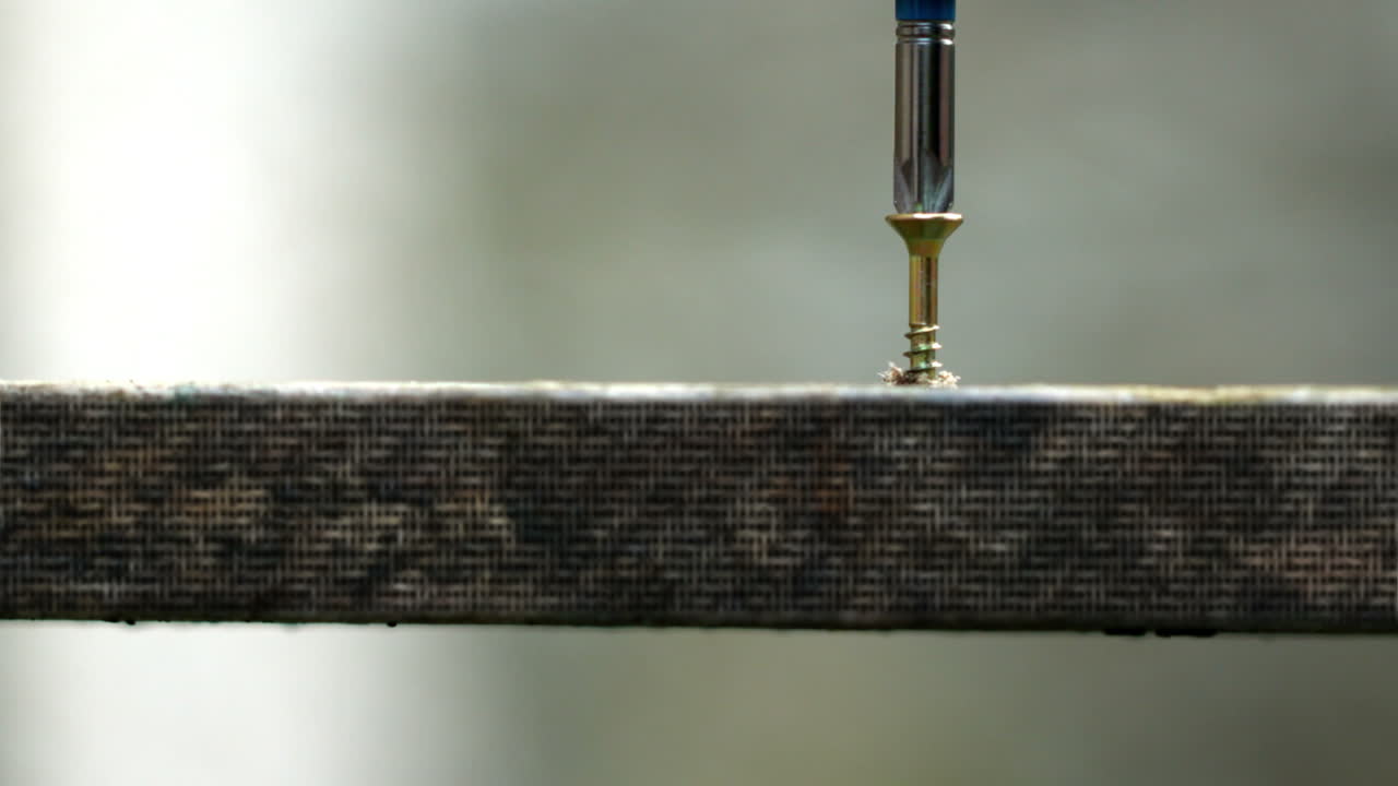 보드에 못을 는 드릴