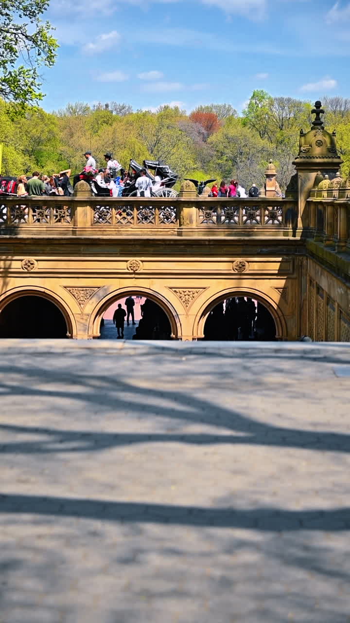 New York, USA, 12 agosto 2025: archi del Bethesda Terrace bridge. Archi e struttura del ponte della Bethesda Terrace a Central Park, New York