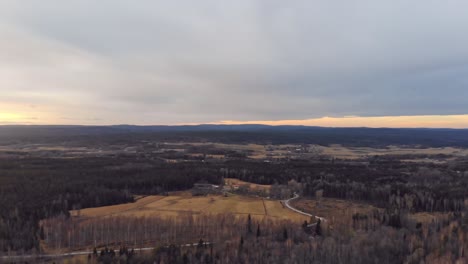 Toma-De-Drone-Panorámica-Sobre-La-Vista-Desde-Strossa