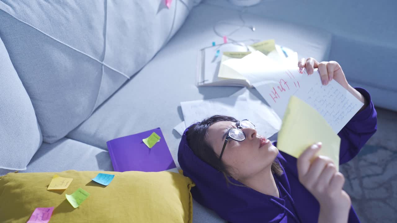 지루하고 우울한 여학생.