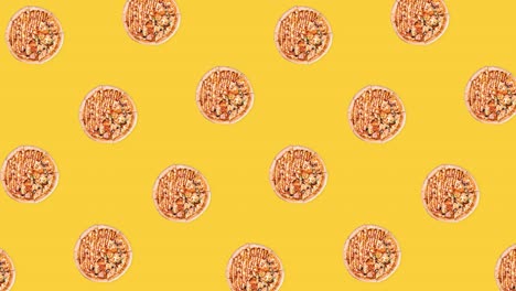 animación de bucle sin costuras de patrón diagonal con pizzas enteras de pepperoni en un fondo amarillo, concepto de comida rápida para publicidad con espacio de copia