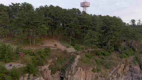 inclinación aérea revelada sobre la costa de tojinbo, prefectura de fukui japón