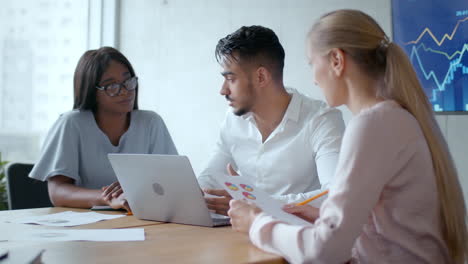reunión del equipo de negocios