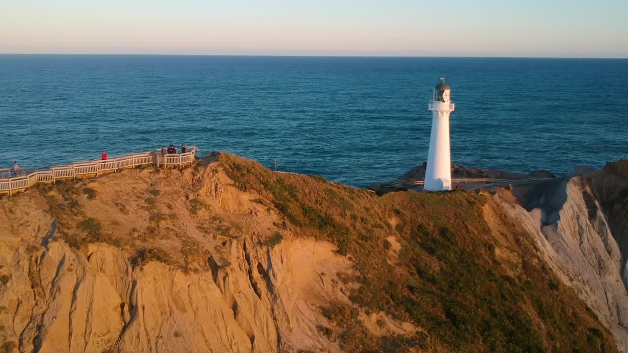 закат маяка касл-пойнт с беспилотника
