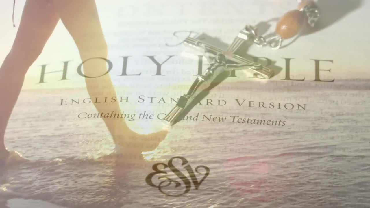 해안에서  ⁇ 고 있는 여성