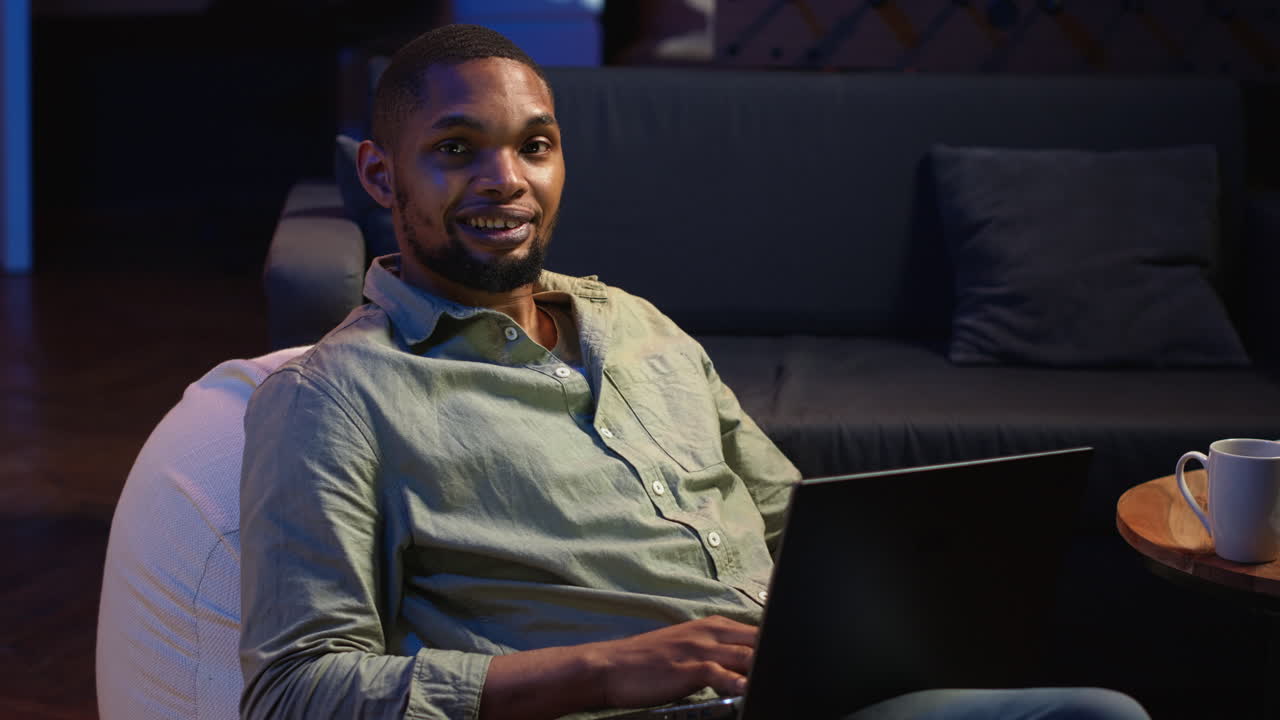 Vertical Video Guy checking financial balance and working on accounting analysis