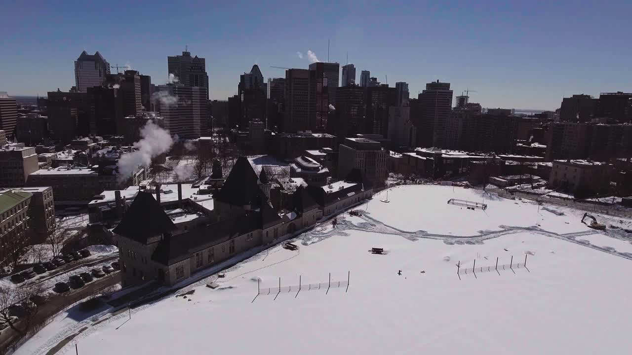 AERIAL SHOT MONTRÉAL SKYLINE
