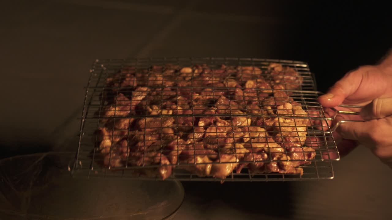 집에서 만든 맛있는 바베큐 요리 준비