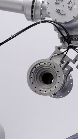 brazo de robot industrial en funcionamiento