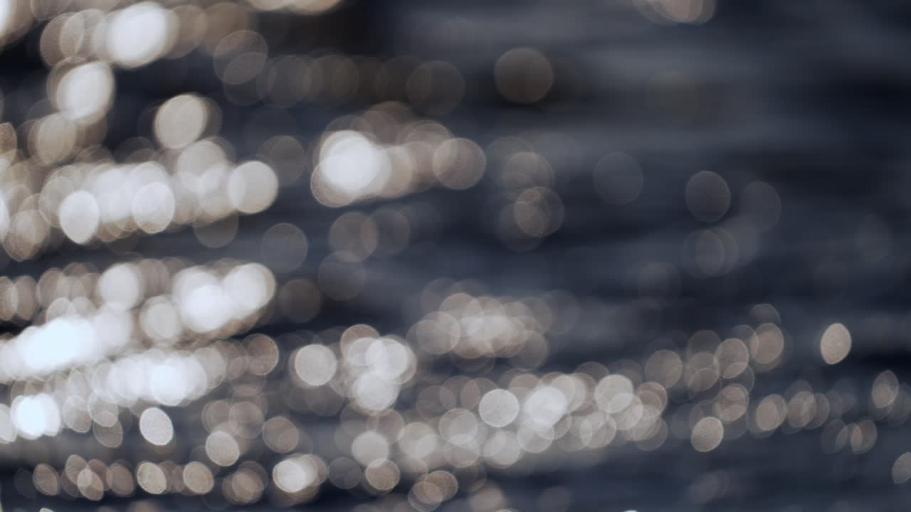 reflejos de bokeh en el agua