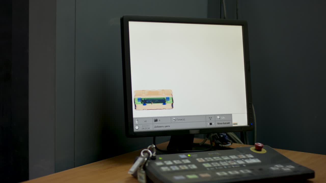 보안 체크포인트에서 스레이 수하물 검사