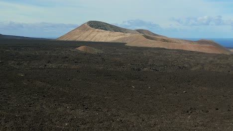 Vulkan-Vulkanlandschaft-Erstarrtes-Lavafeld