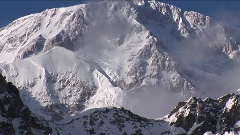 Zoom-out-from-Denali