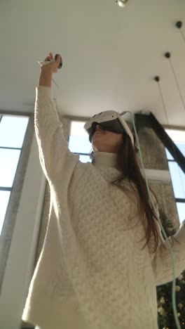 woman experiencing virtual reality