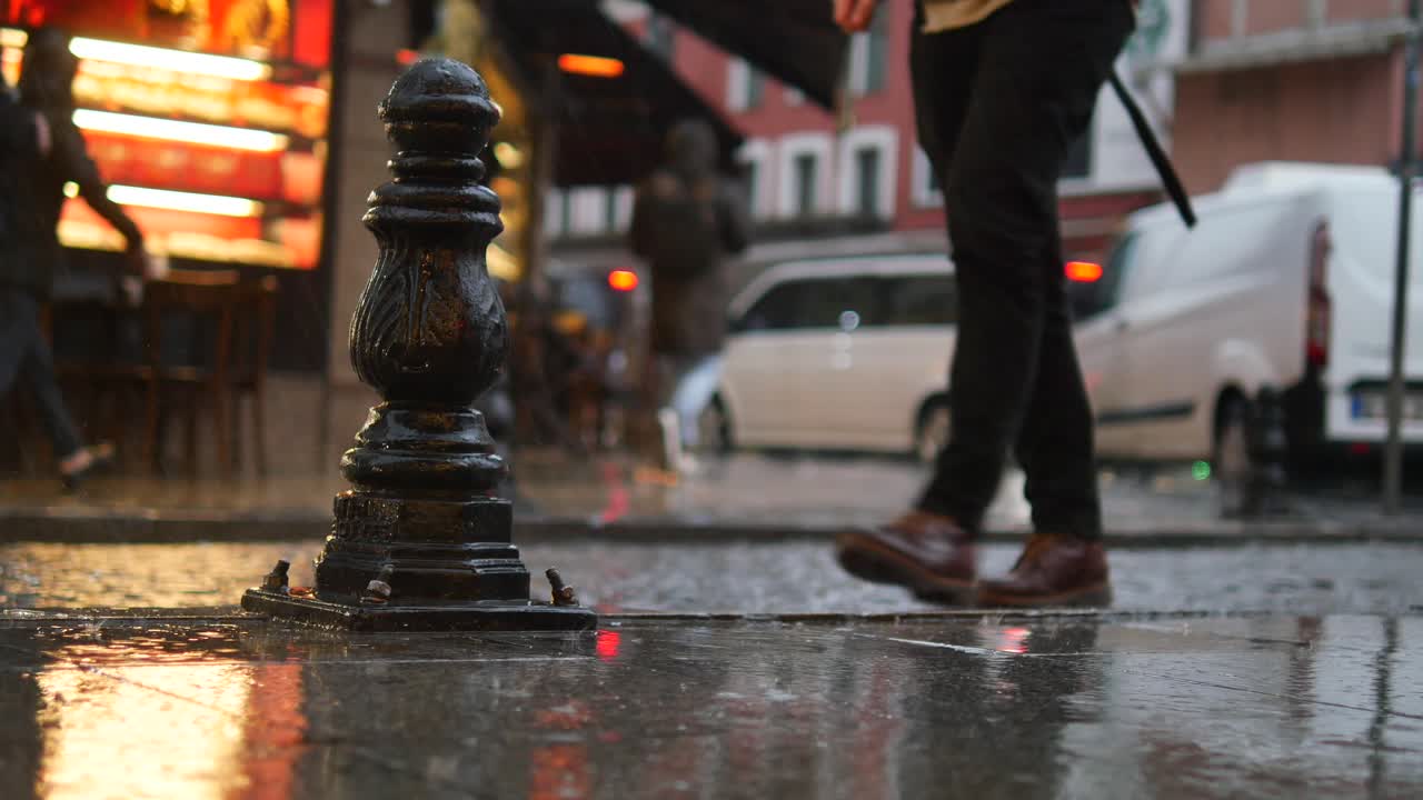 도시에서 비가 오는 날