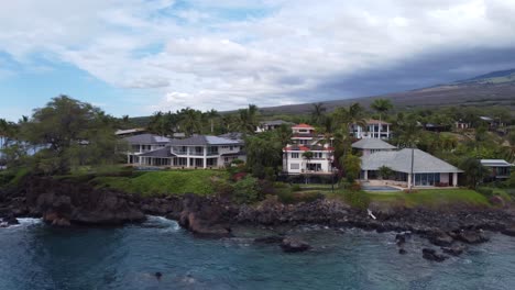 Cinematic-shot-of-one-of-the-best-neighbourhoods-and-spot-in-Maui